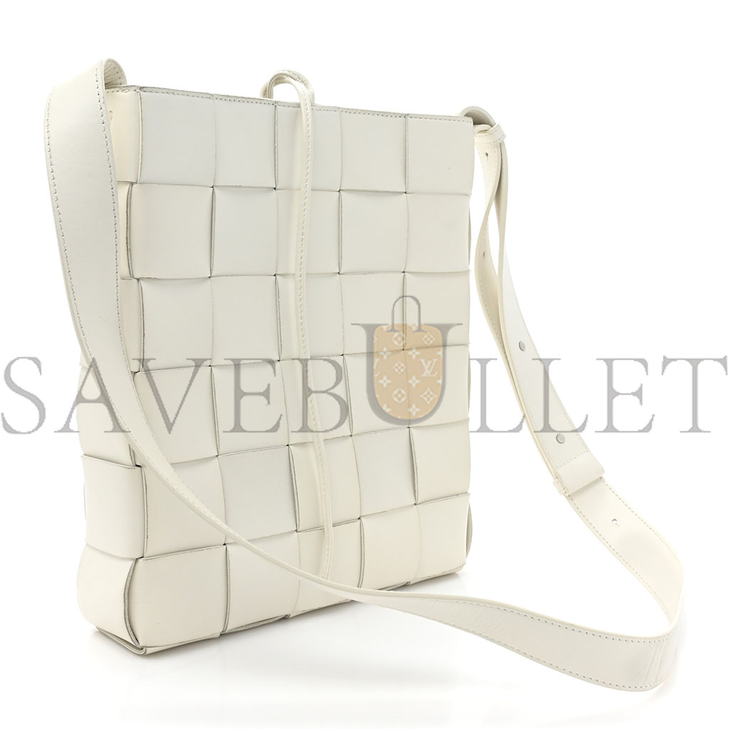 bo*te*ga Ve*ne*ta lambskin maxi intrecciato cassette messenger chalk (26*23*5cm)