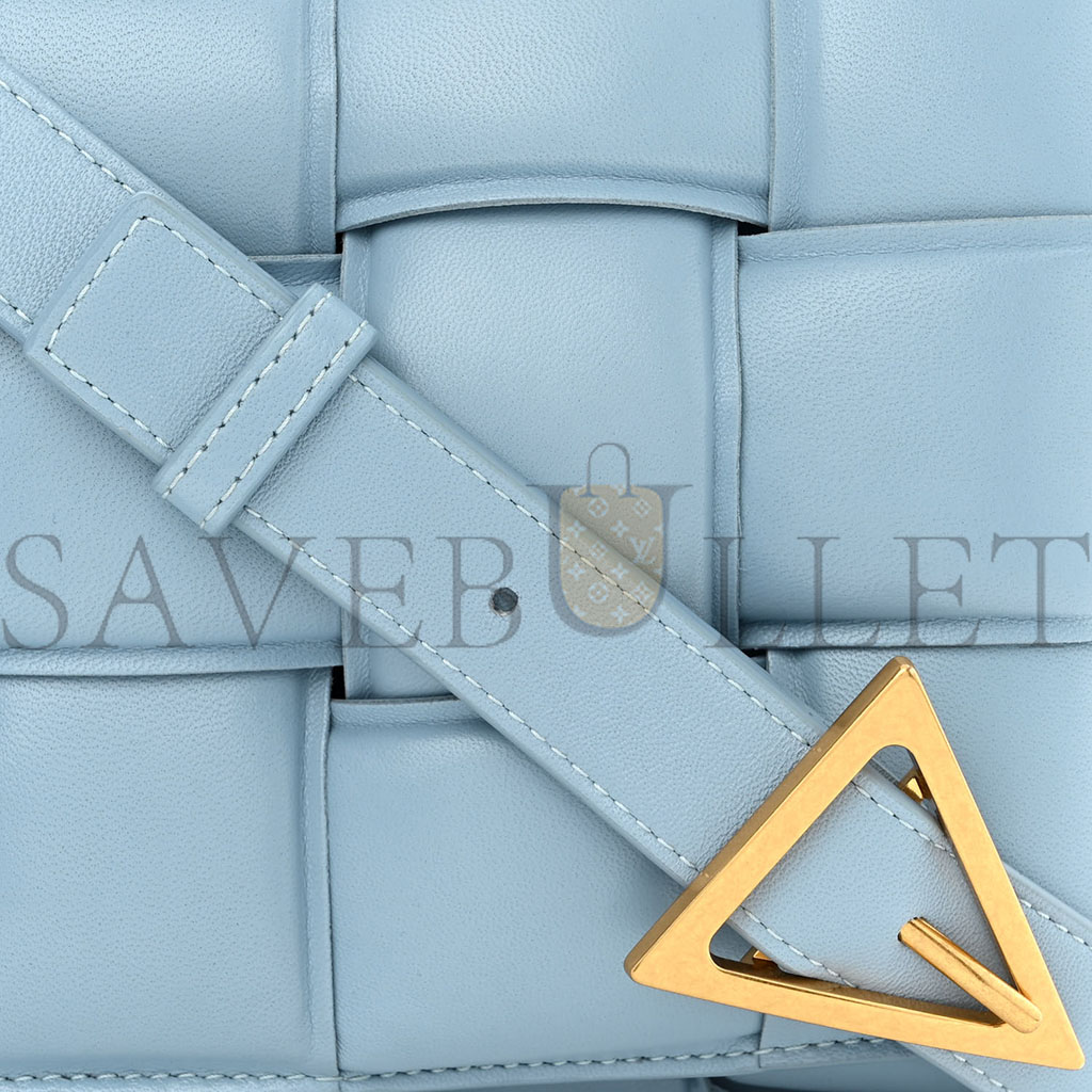 bo*te*ga Ve*ne*ta nappa maxi intreccio padded cassette crossbody bag ice (26*18*8cm)