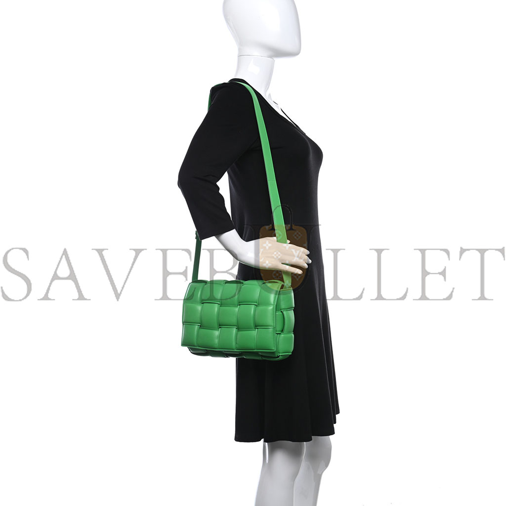 bo*te*ga Ve*ne*ta nappa maxi intreccio padded cassette crossbody bag parakeet (26*18*8cm)