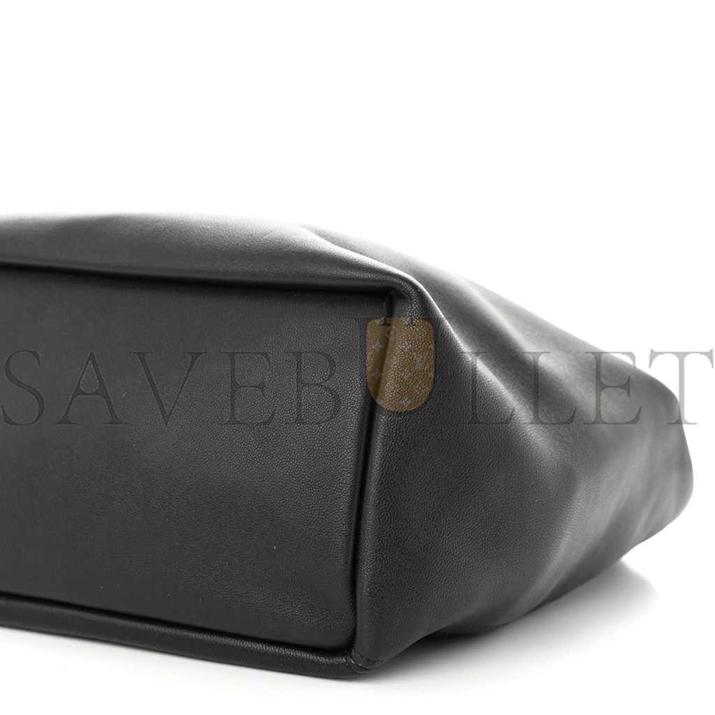 l*ew* nappa medium squeeze bag black (29*20*11cm)