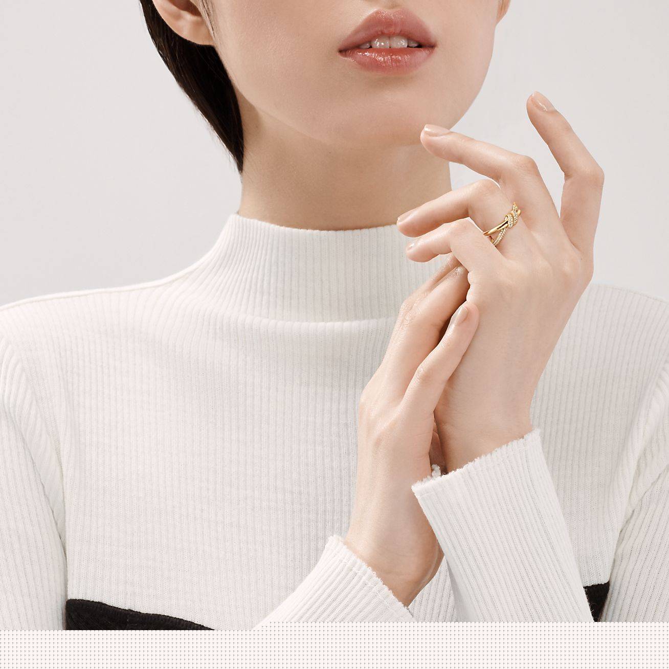 T*f*ny knot double row ring in yellow gold with diamonds